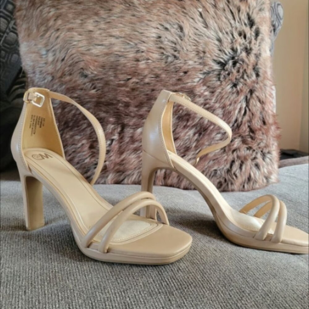 C&M nude strappy sandal heels, cushion Innersole, size 7.5WIDE